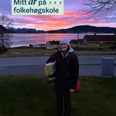 Et år på folkehøgskole via kamerarullen til Signe fra @valdresfhs. Signe er 21 år og kommer fra Bergen. Hun gikk ledertr...