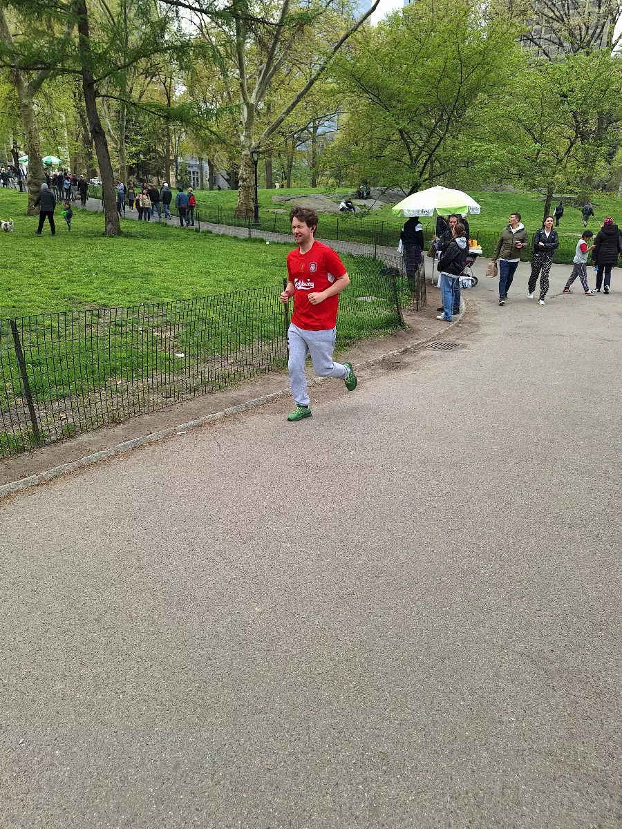 Elev fra Folkehøgskolen Sørlandet jogger i Central Park. 