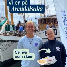 Er du i Arendal? Besøk Demokratibåten ⛵, få en vaffel av Villiam og Sophia (stekt av @sjomannskirken ❤️) og få med deg n...